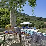 Aurora Villa